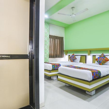 Hotel Merit Surat Buitenkant foto
