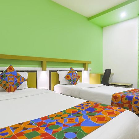 Hotel Merit Surat Buitenkant foto