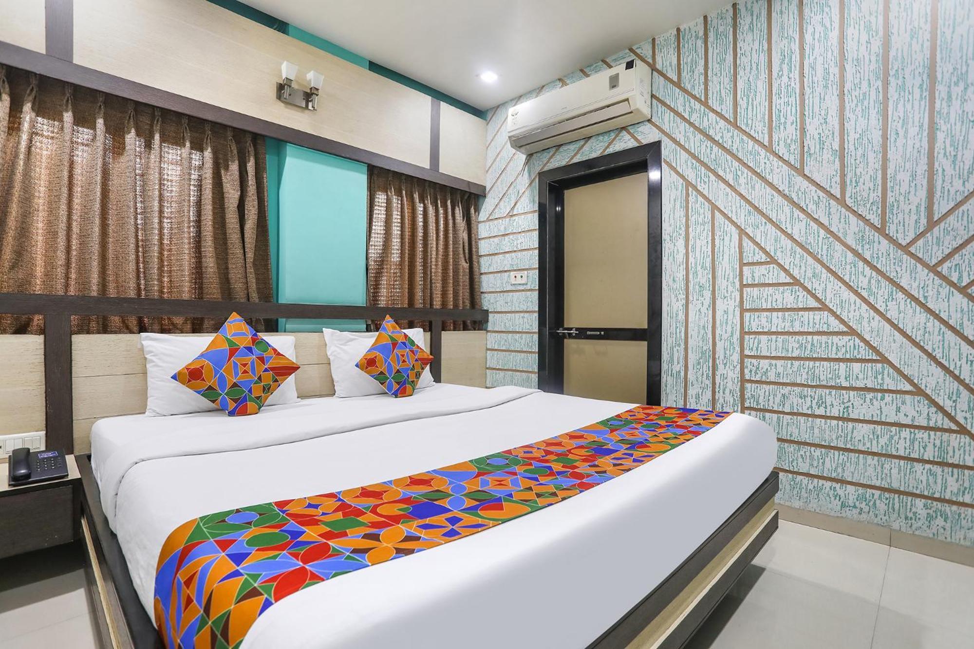 Hotel Merit Surat Buitenkant foto