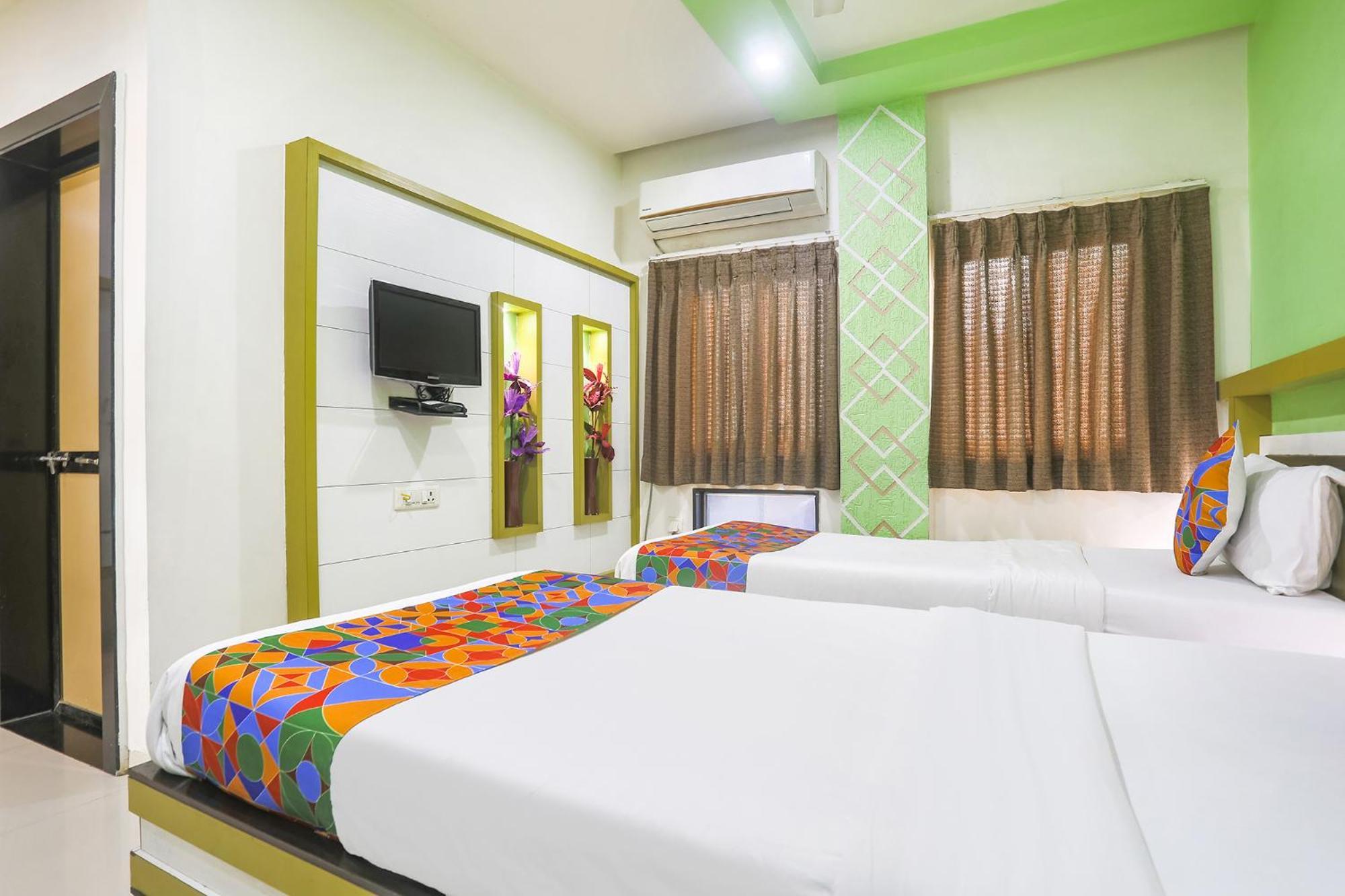Hotel Merit Surat Buitenkant foto